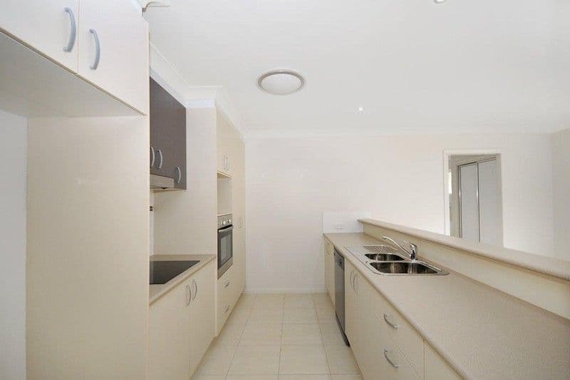 11 Hillside Street, NEWTOWN QLD 4350, Newtown - Thumbnail 2