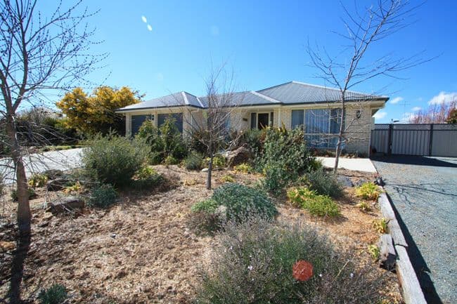 9 McCusker Drive, BUNGENDORE NSW 2621, Bungendore - Image 1