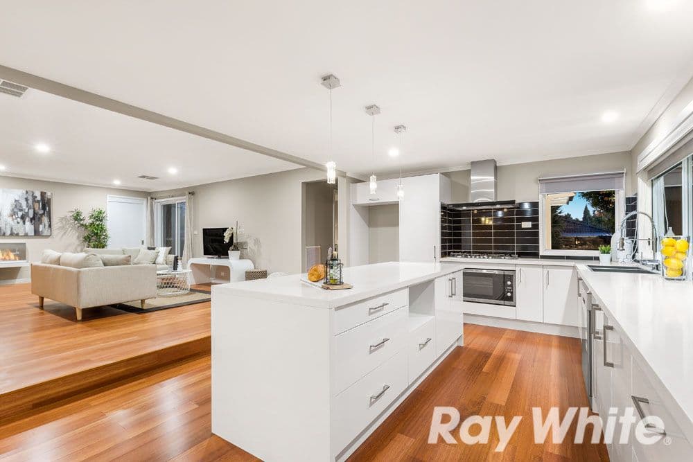 18 Greenock Crescent, Wantirna VIC 3152, Wantirna - Thumbnail 2