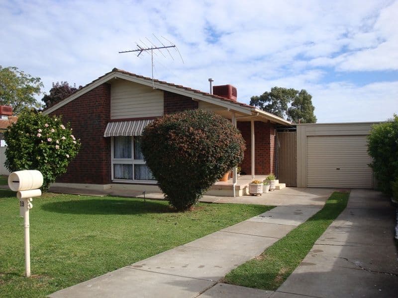 19 Dimboola Court, CRAIGMORE SA 5114, Craigmore - Thumbnail 2