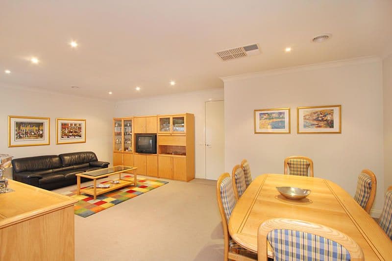 11 Wallace Avenue, Murrumbeena VIC 3163, Murrumbeena - Thumbnail 2