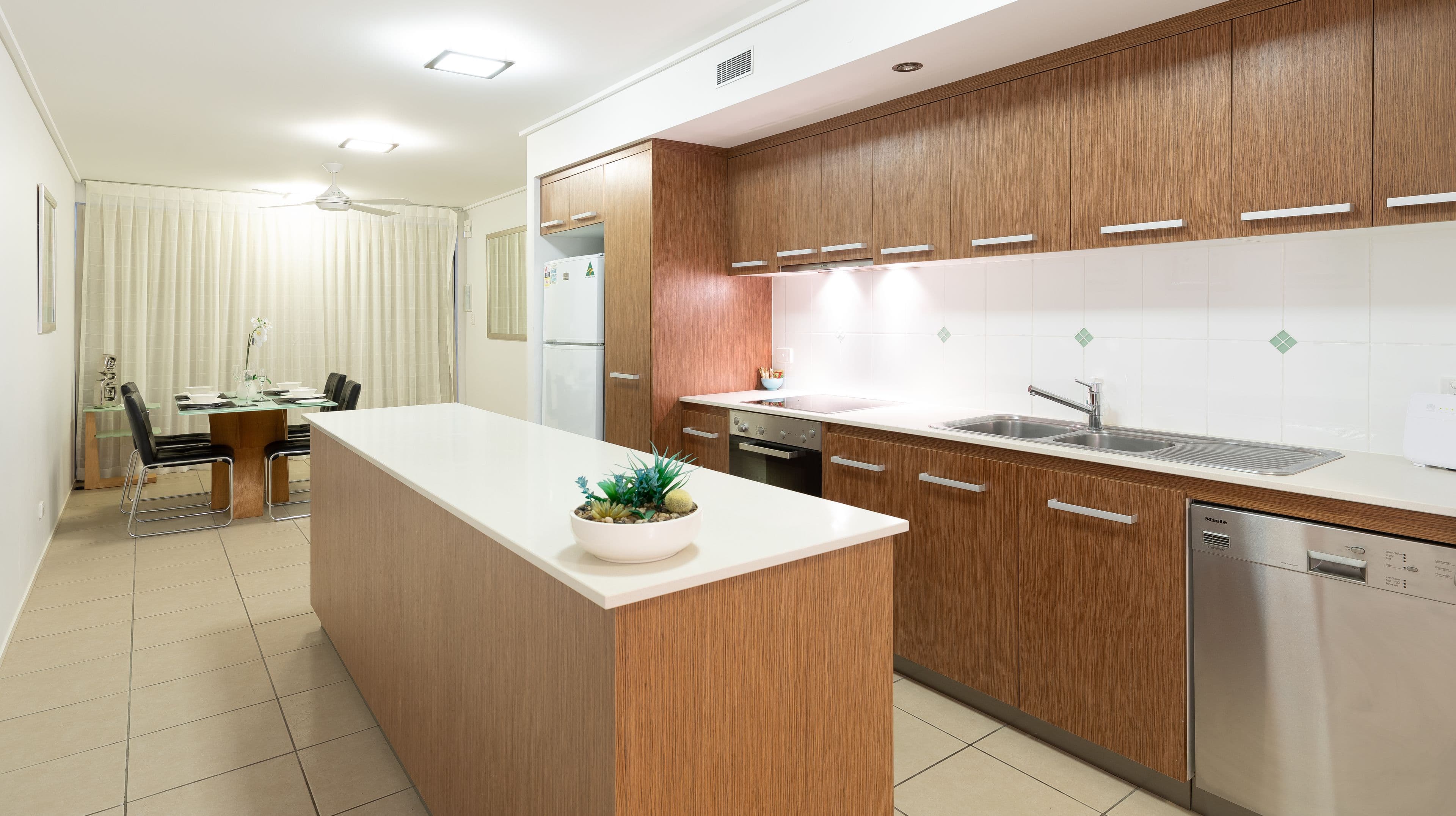 18 Seaview Drive, Airlie Beach QLD 4802, Airlie Beach - Thumbnail 3