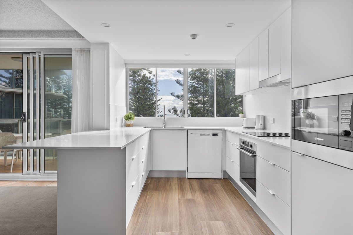 17/30-40 The Esplanade, Burleigh Heads QLD 4220, Burleigh Heads Property Image - Thumbnail 3