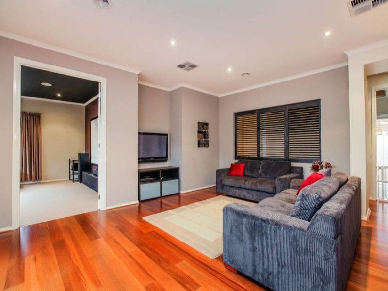 6 Anna Maree Place, Caroline Springs - Thumbnail 4