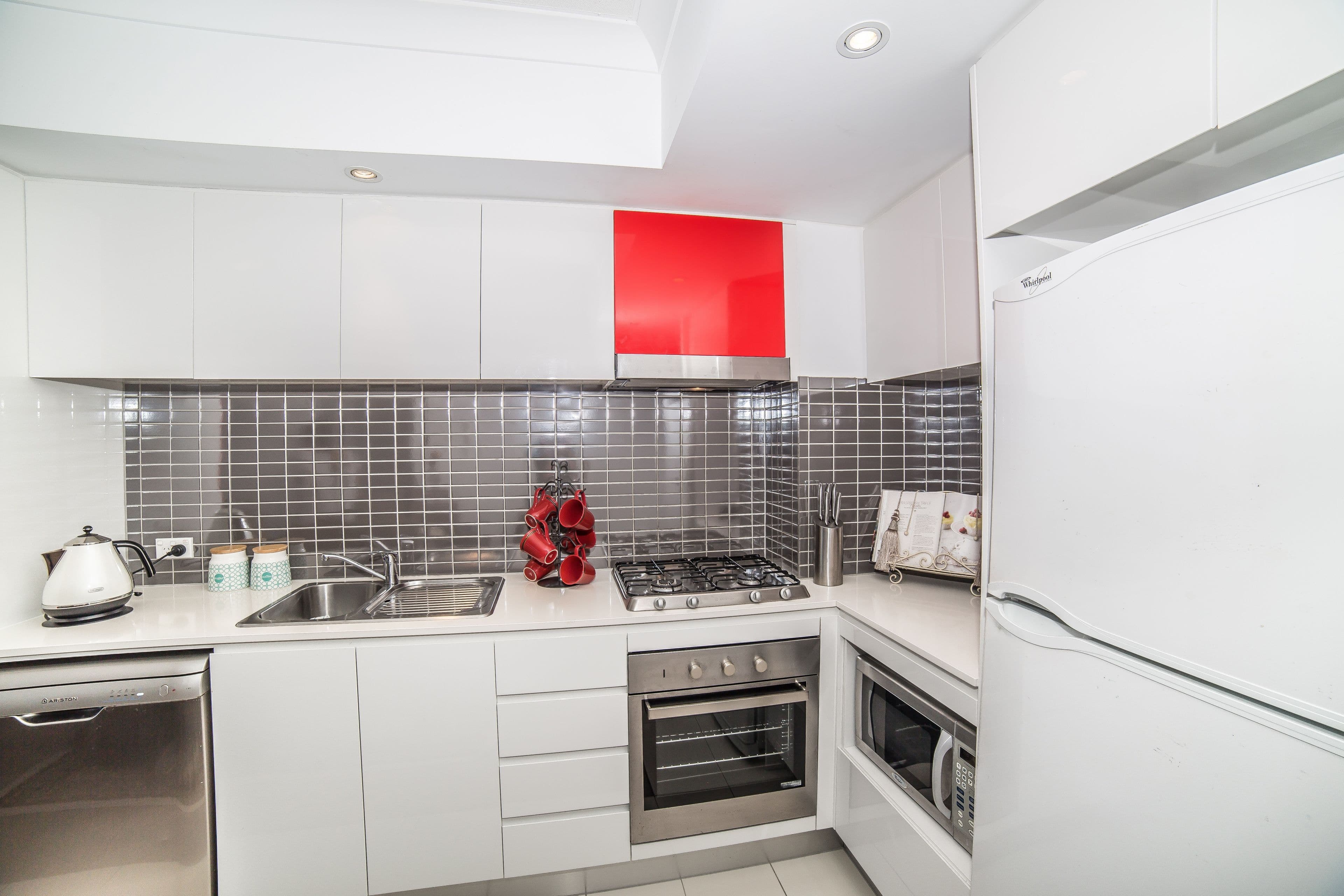 5 Lawson Street, Southport QLD 4215, Southport - Thumbnail 2