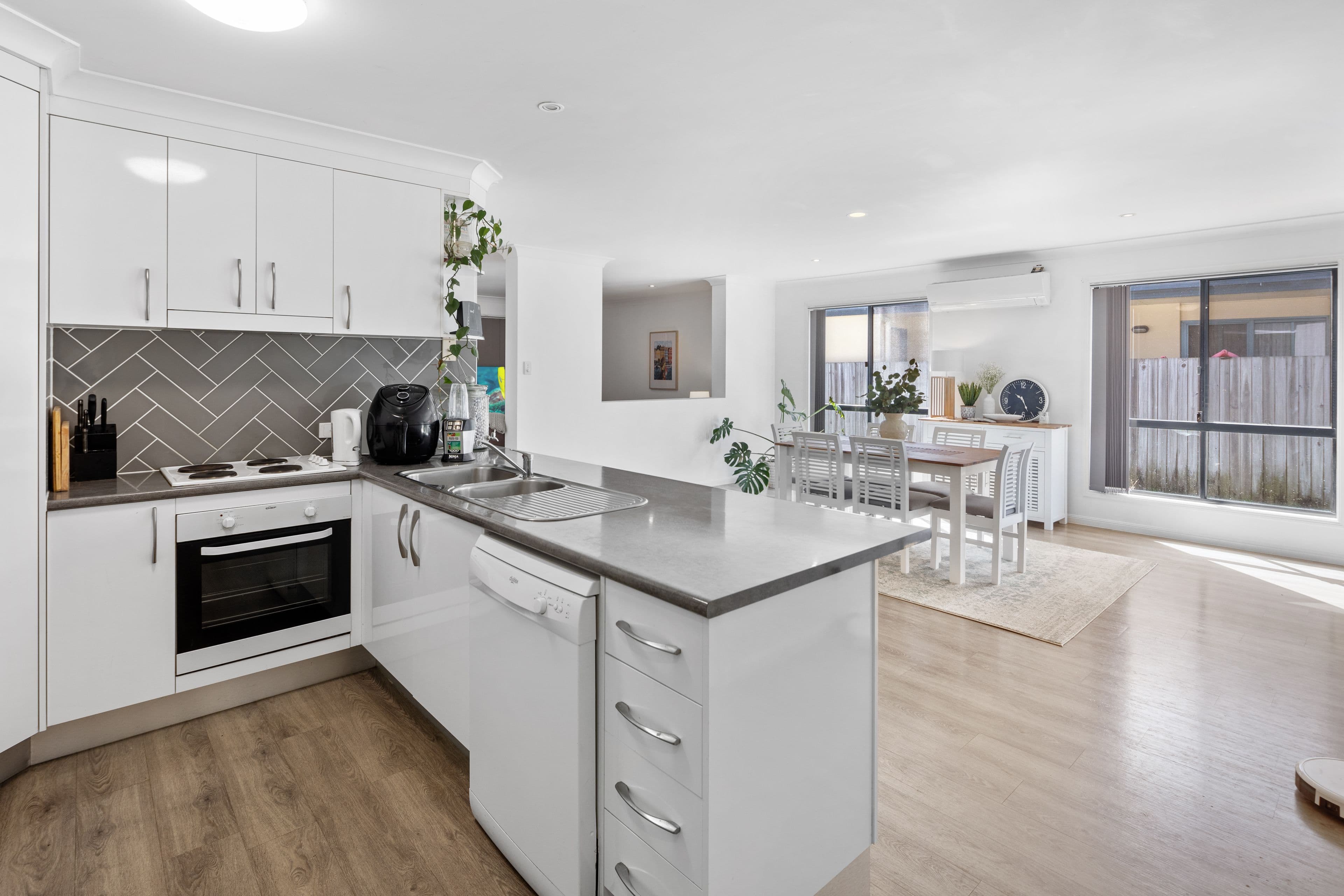 11 Oxley Place, Coffs Harbour NSW 2450, Coffs Harbour - Thumbnail 2