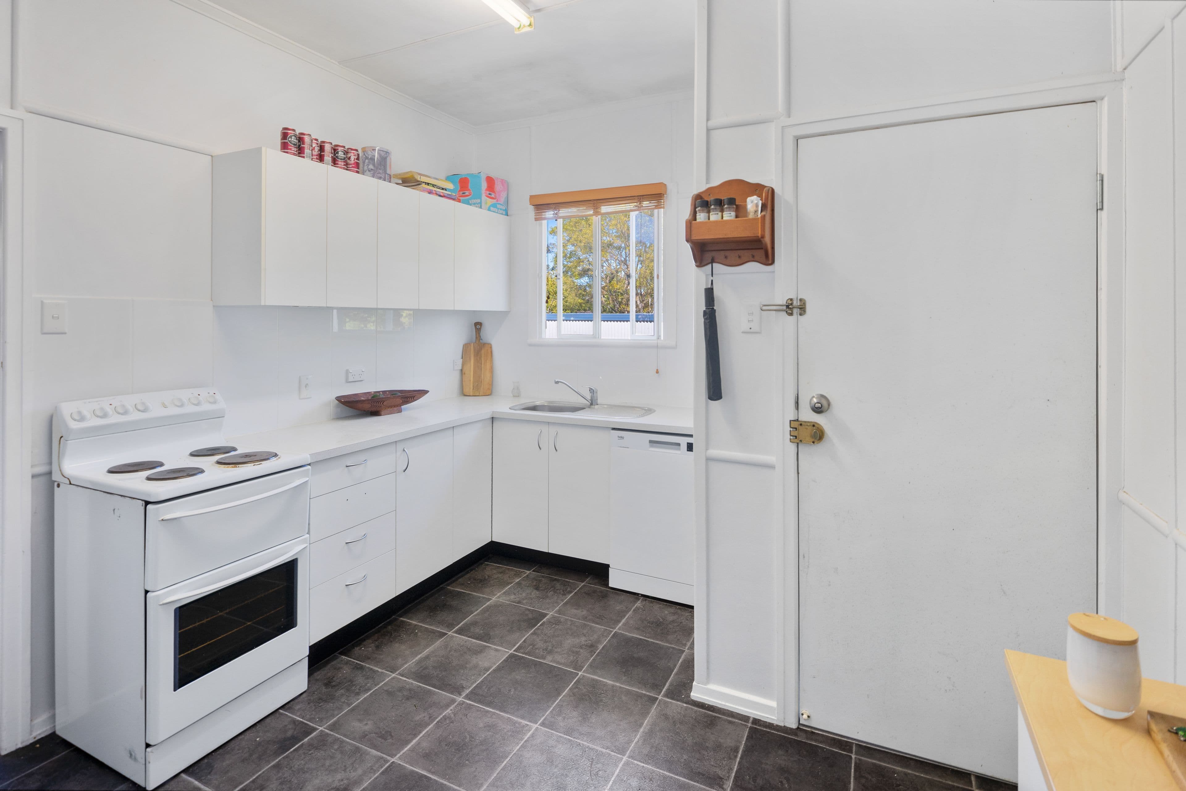 37 Washington Street, Nambour QLD 4560, Nambour - Thumbnail 4