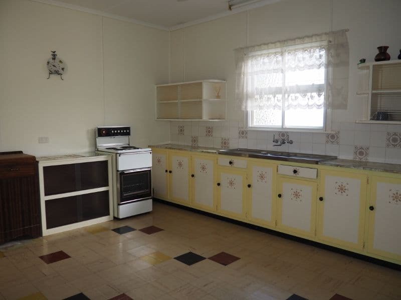 8 Alvie Street, Maryborough QLD 4650, Maryborough - Thumbnail 2