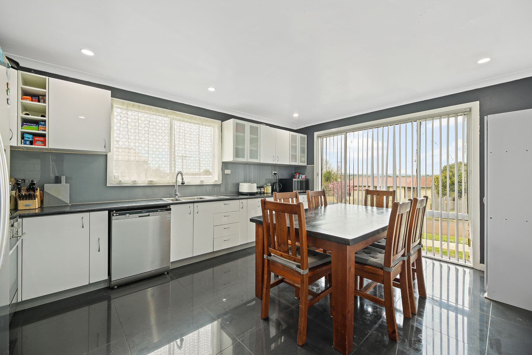 18 Fenton Street, Warragul VIC 3820, Warragul - Thumbnail 2