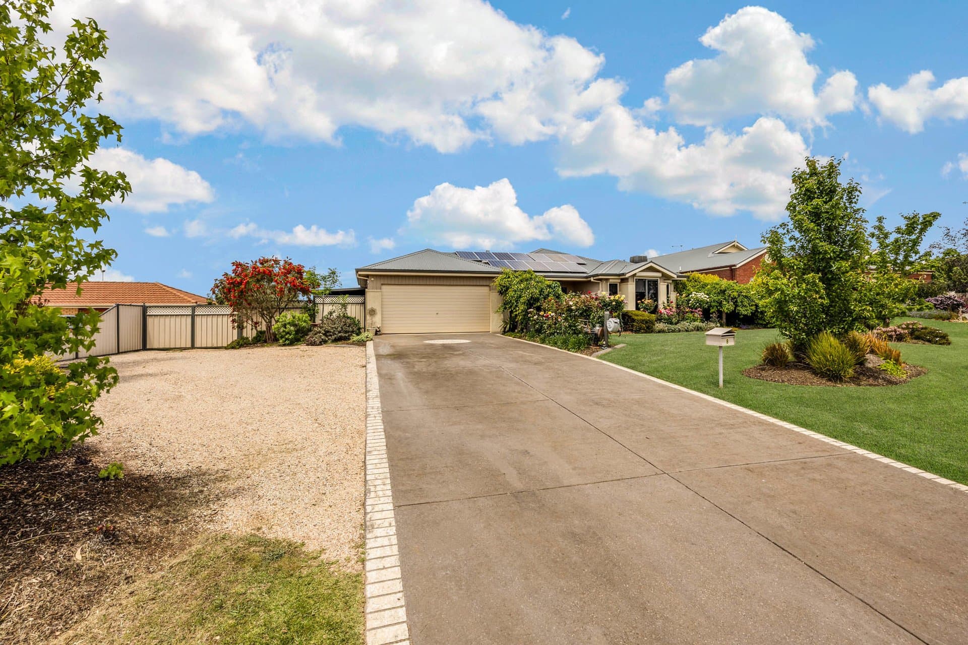 8 Francis Close, Romsey - Thumbnail 2