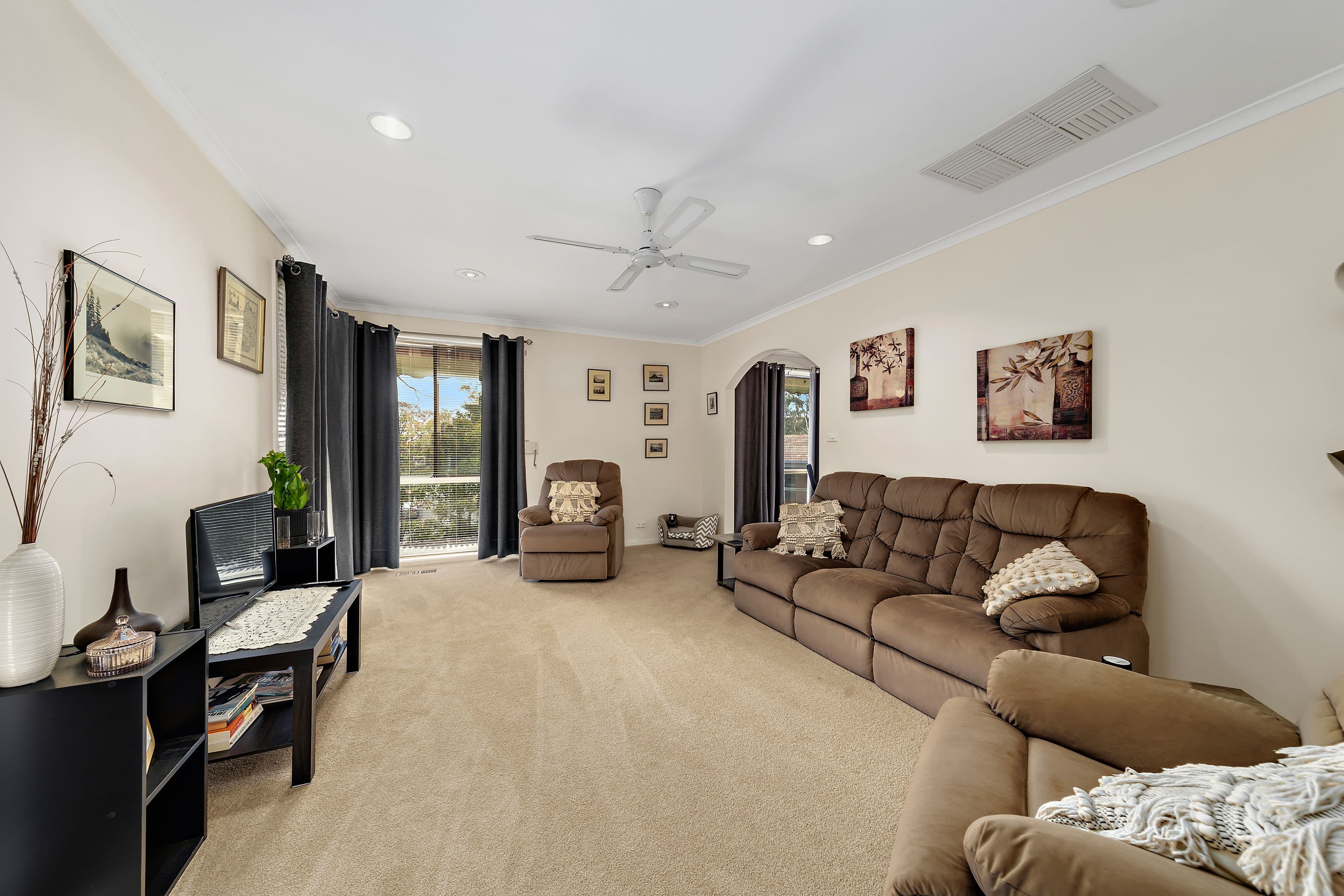 11 Birnie Place, Charnwood ACT 2615, Charnwood - Thumbnail 2