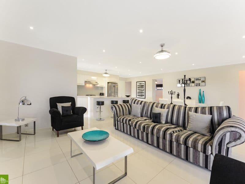 4 Bayview Avenue, Haywards Bay NSW 2530, Haywards Bay - Image 1