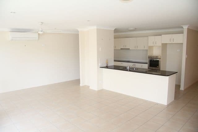10 Noelene Lane, ARUNDEL QLD 4214, Arundel - Thumbnail 3