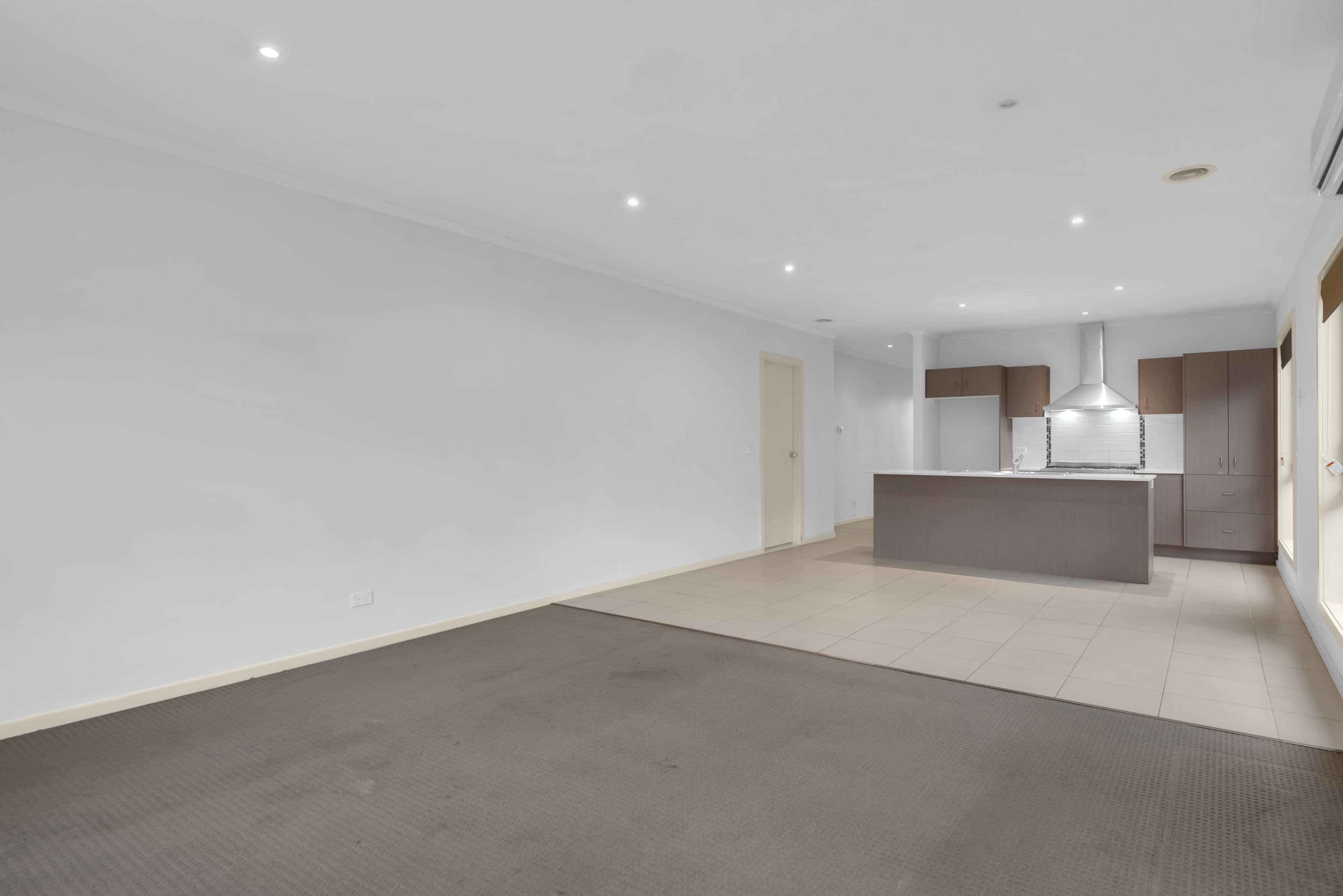 4 Persimmon Lane, Pakenham VIC 3810, Pakenham - Thumbnail 4