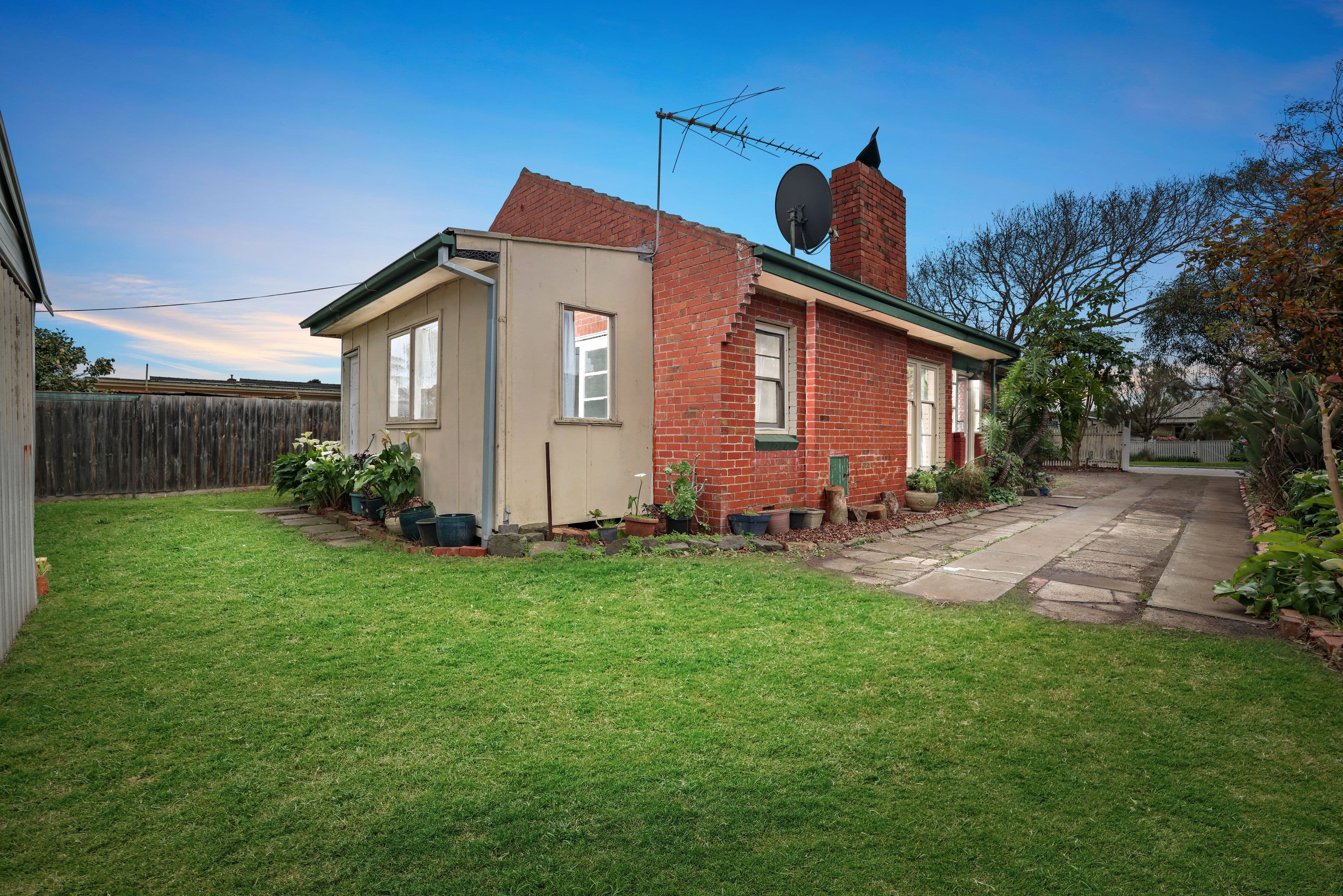 18 Robinsons Road, Seaford VIC 3198, Seaford - Thumbnail 2