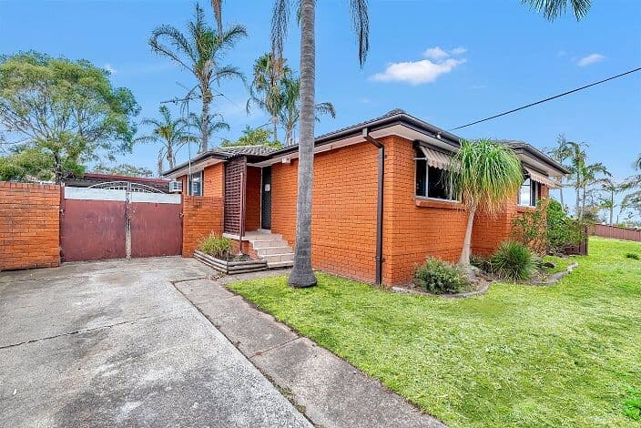14 Tantani Avenue, Green Valley - Image 1