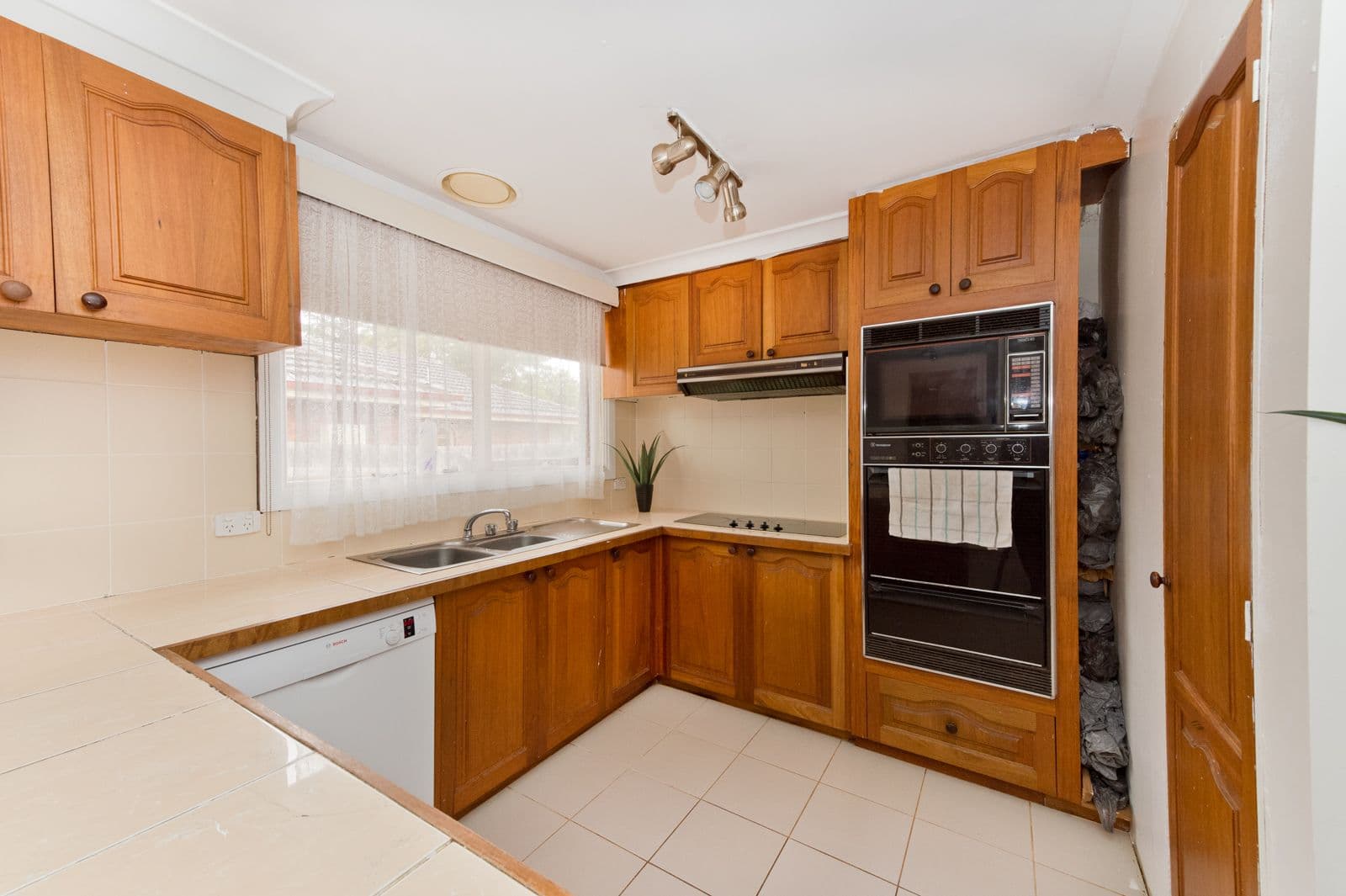20 Wentworth Road, Melton South VIC 3338, Melton South - Thumbnail 3