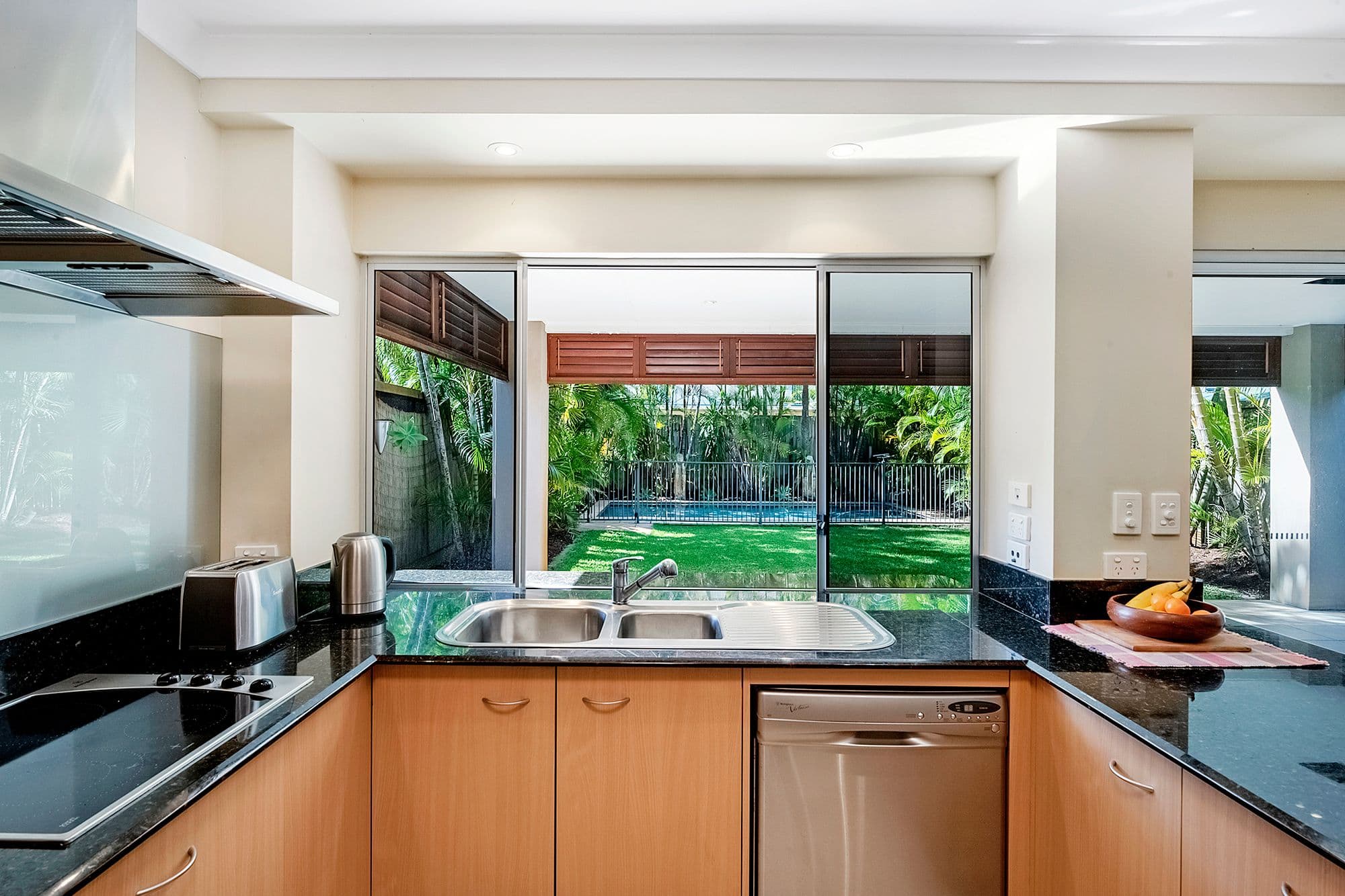 17 Hythe Street, Miami QLD 4220, Miami - Thumbnail 5