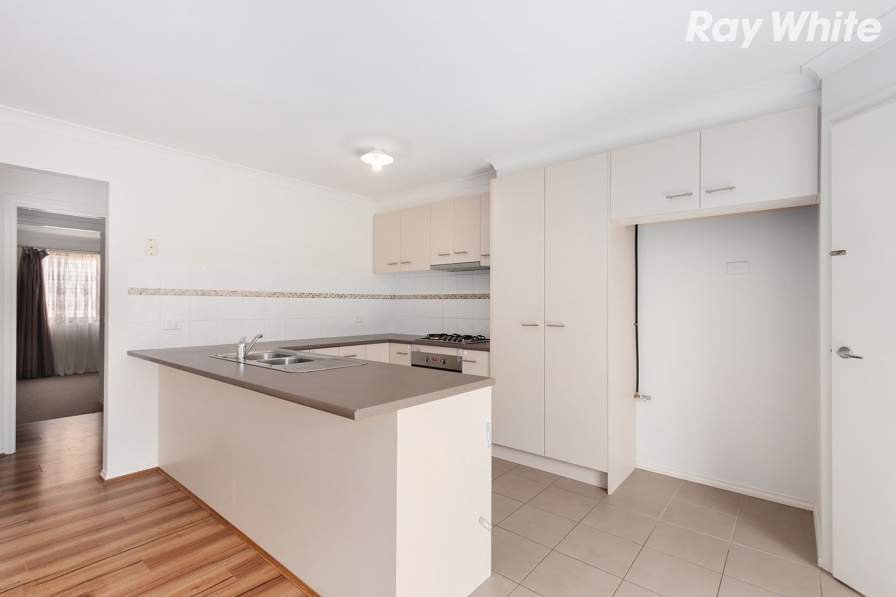 20 Melissa Way, Pakenham VIC 3810, Pakenham - Thumbnail 2