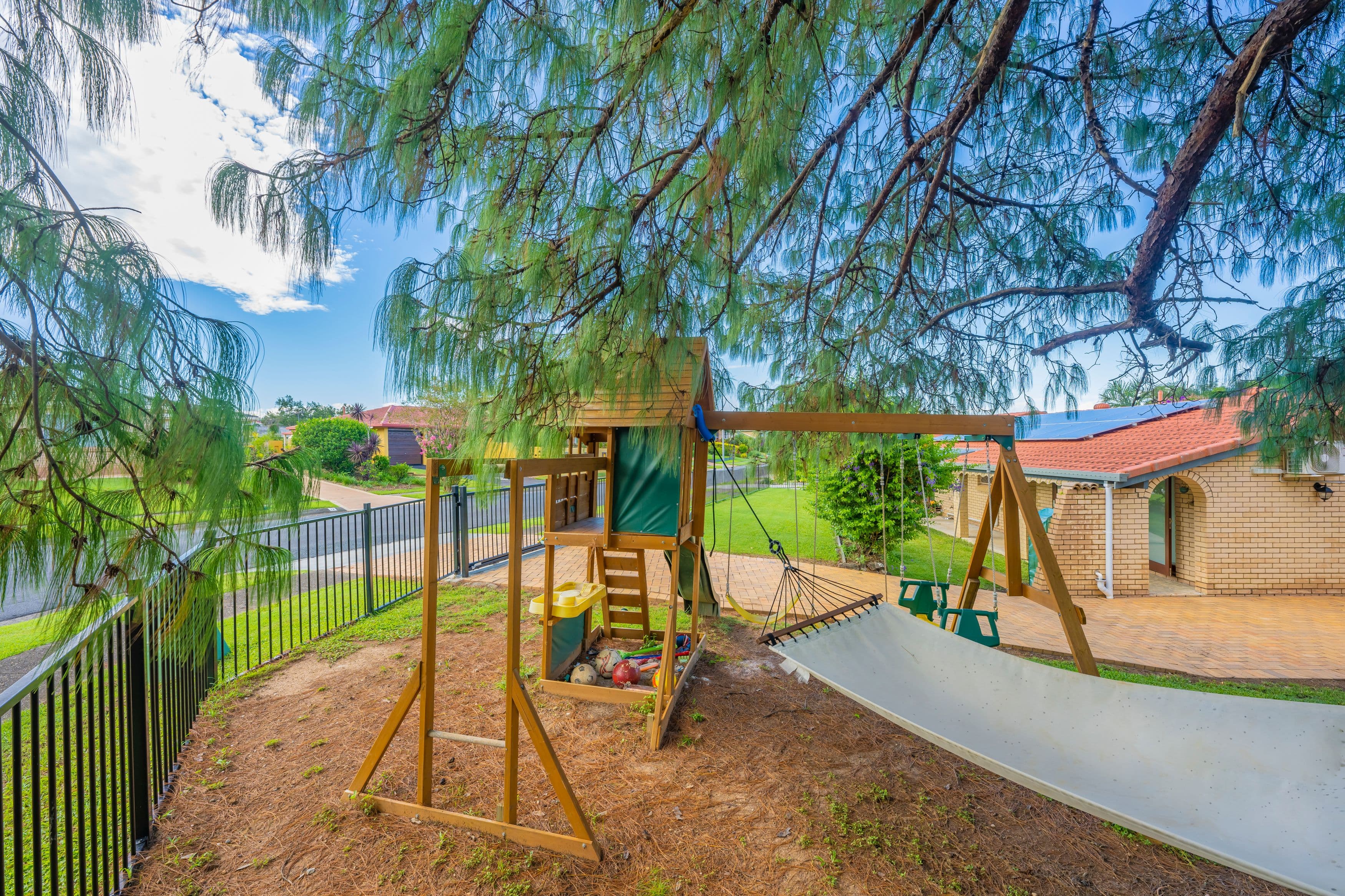 2 Redleaf Street, Mansfield QLD 4122, Mansfield - Thumbnail 2