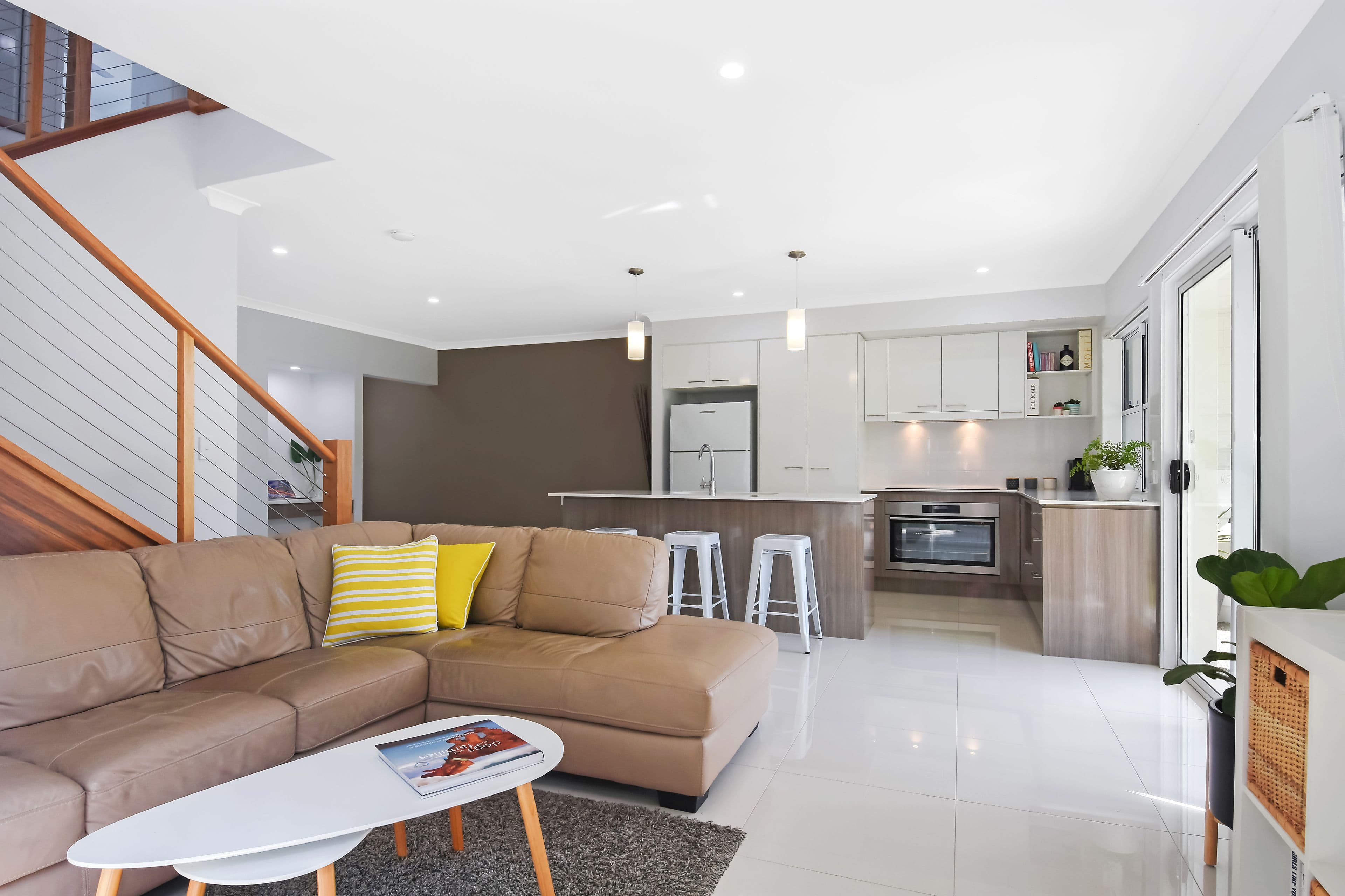 10 Sapphire Place, Elanora QLD 4221, Elanora - Thumbnail 2