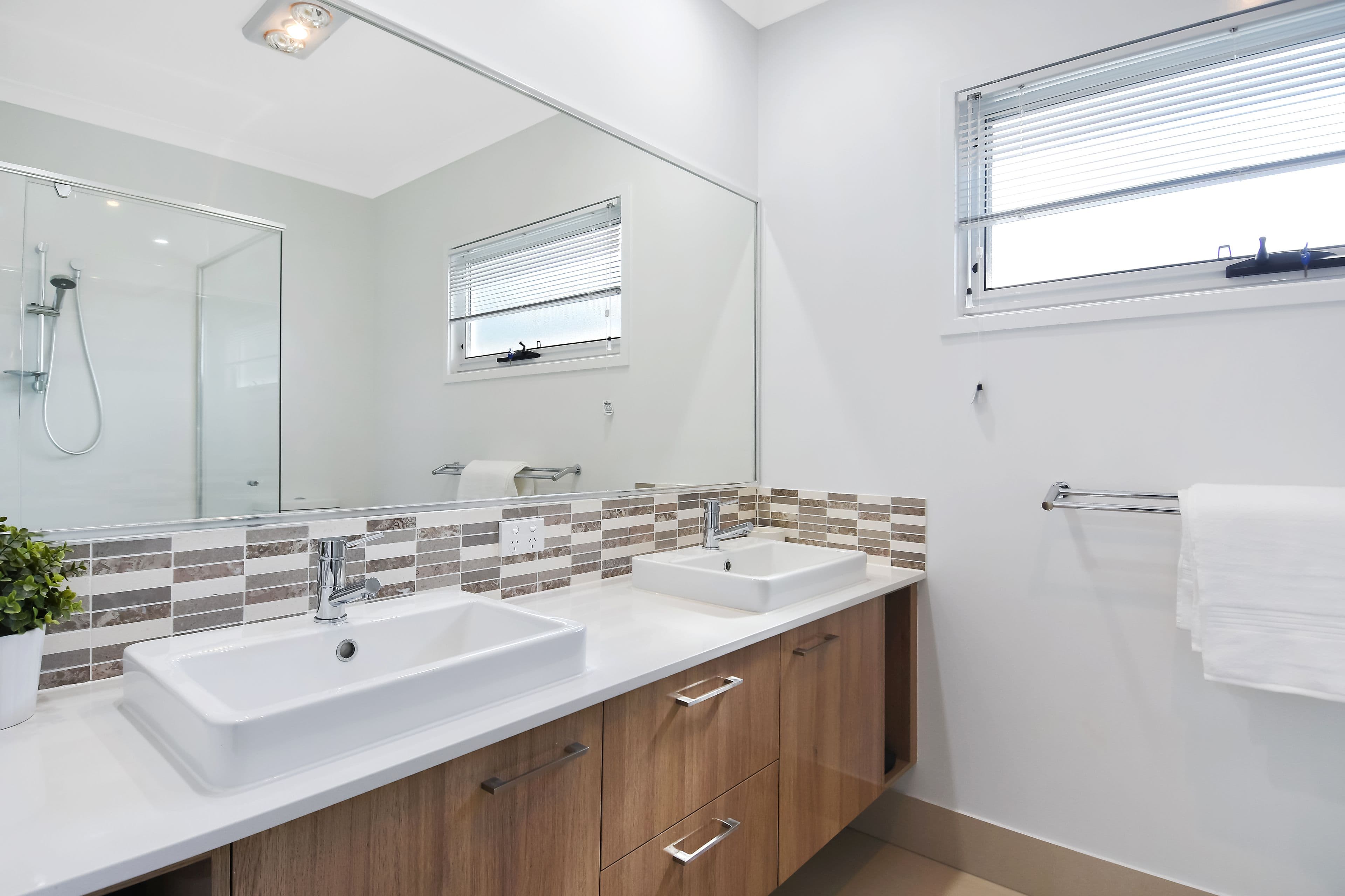 10 Sapphire Place, Elanora QLD 4221, Elanora - Thumbnail 4