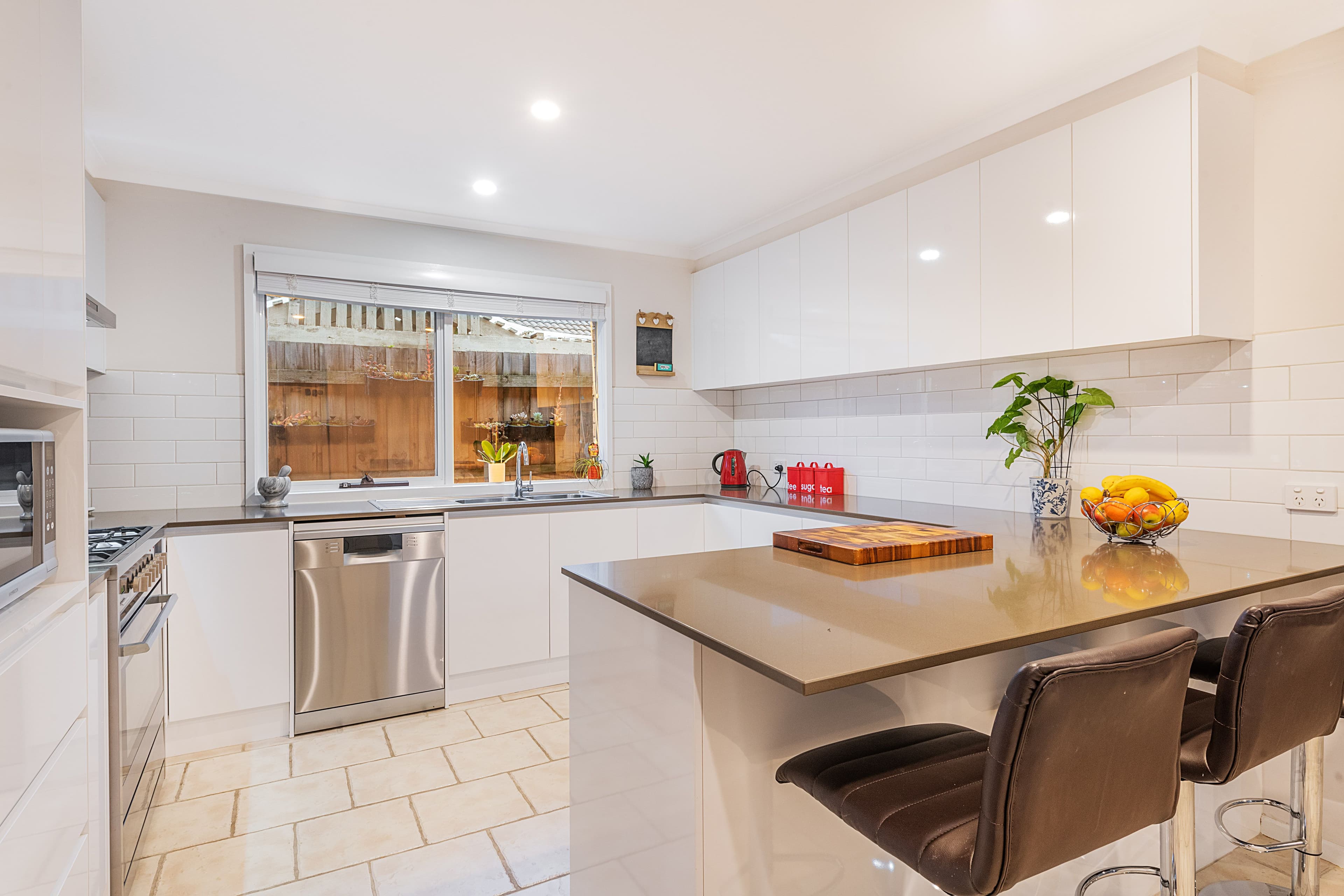 4 Kent Court, Cranbourne North VIC 3977, Cranbourne North - Thumbnail 4