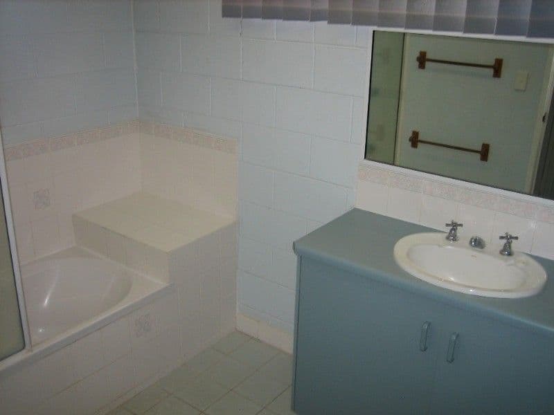 5 Eshelby Drive, CANNONVALE QLD 4802, Cannonvale - Thumbnail 5