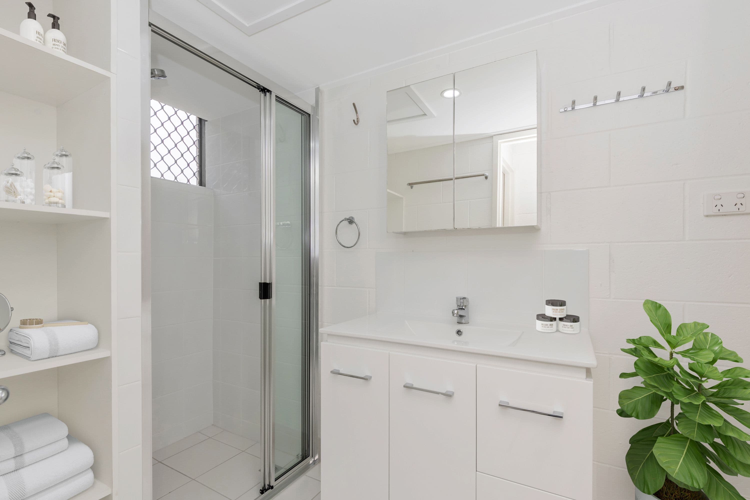 10 Snelham Street, Rosslea QLD 4812, Rosslea - Thumbnail 3