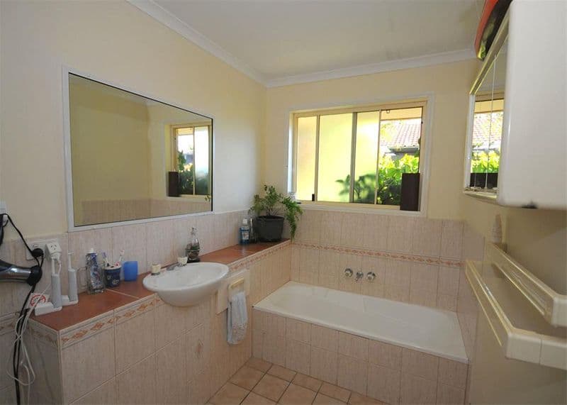 127  Snapper Street, KAWUNGAN QLD 4655, Kawungan - Thumbnail 4