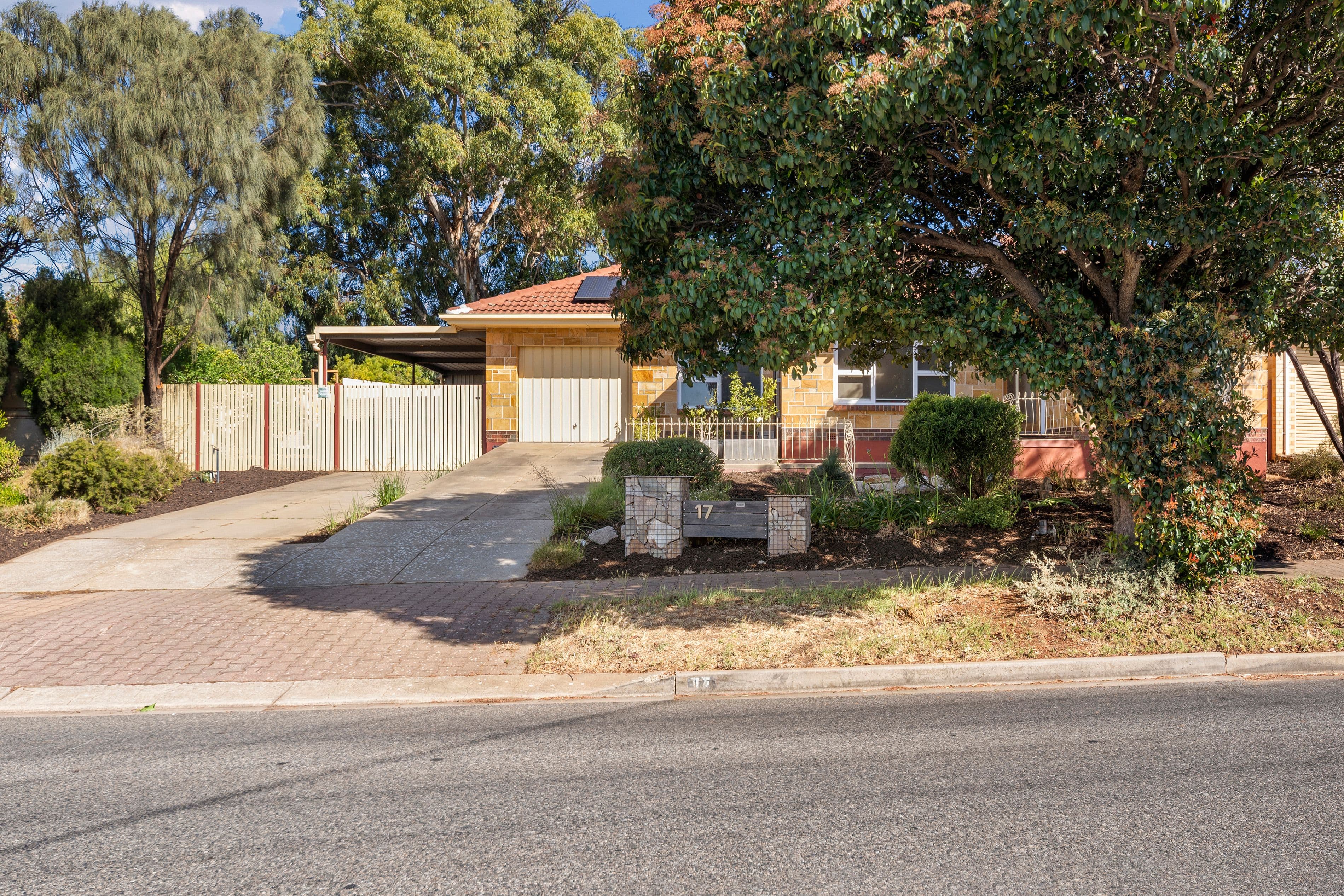 17 Far View Crescent, Ridgehaven SA 5097, Ridgehaven - Thumbnail 2