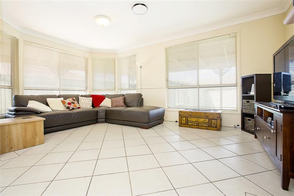 18 Waringa Crescent, GLENMORE PARK NSW 2745, Glenmore Park - Thumbnail 3