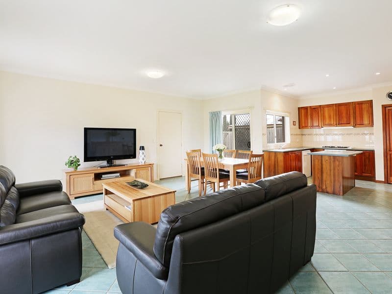 32 Shiraz Drive, WAURN PONDS VIC 3216, Waurn Ponds - Thumbnail 2