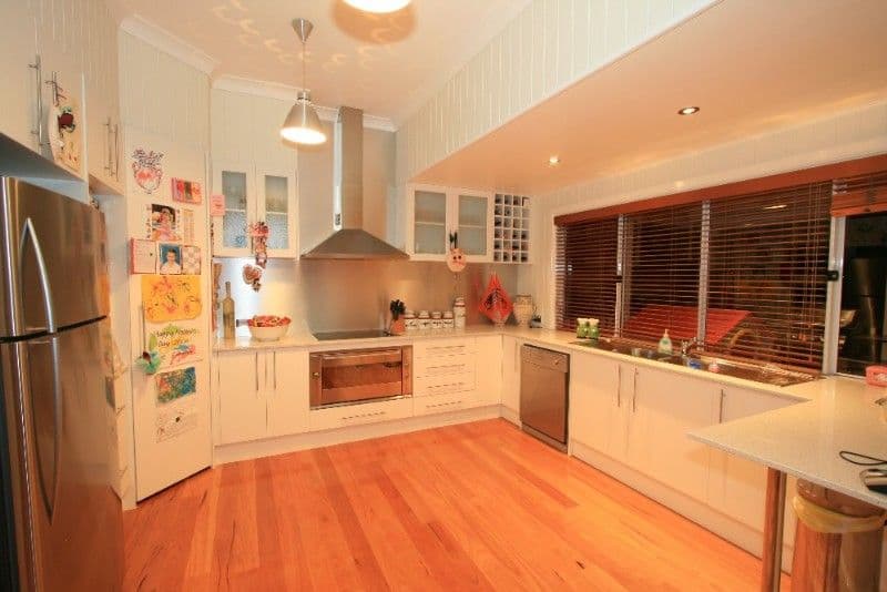 19 Lloyd Street, CAMP HILL QLD 4152, Camp Hill - Thumbnail 4