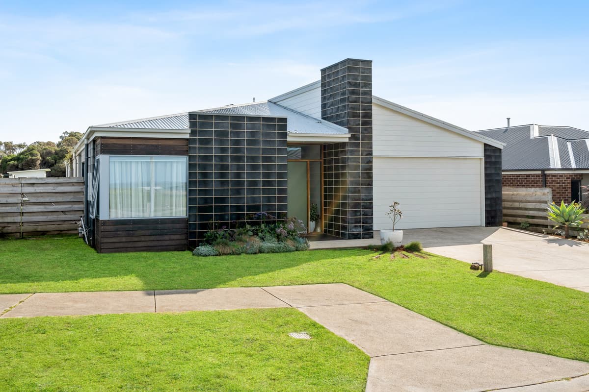 16 Martin Laurence Place, Port Fairy VIC 3284, Port Fairy - Thumbnail 2