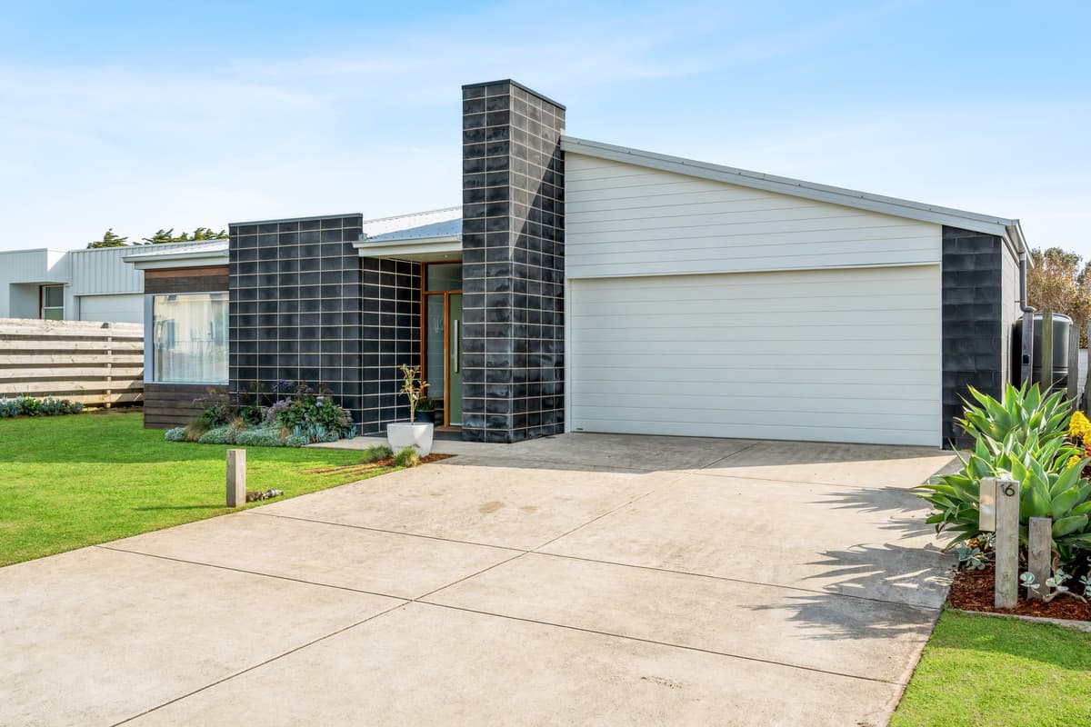 16 Martin Laurence Place, Port Fairy VIC 3284, Port Fairy - Thumbnail 3