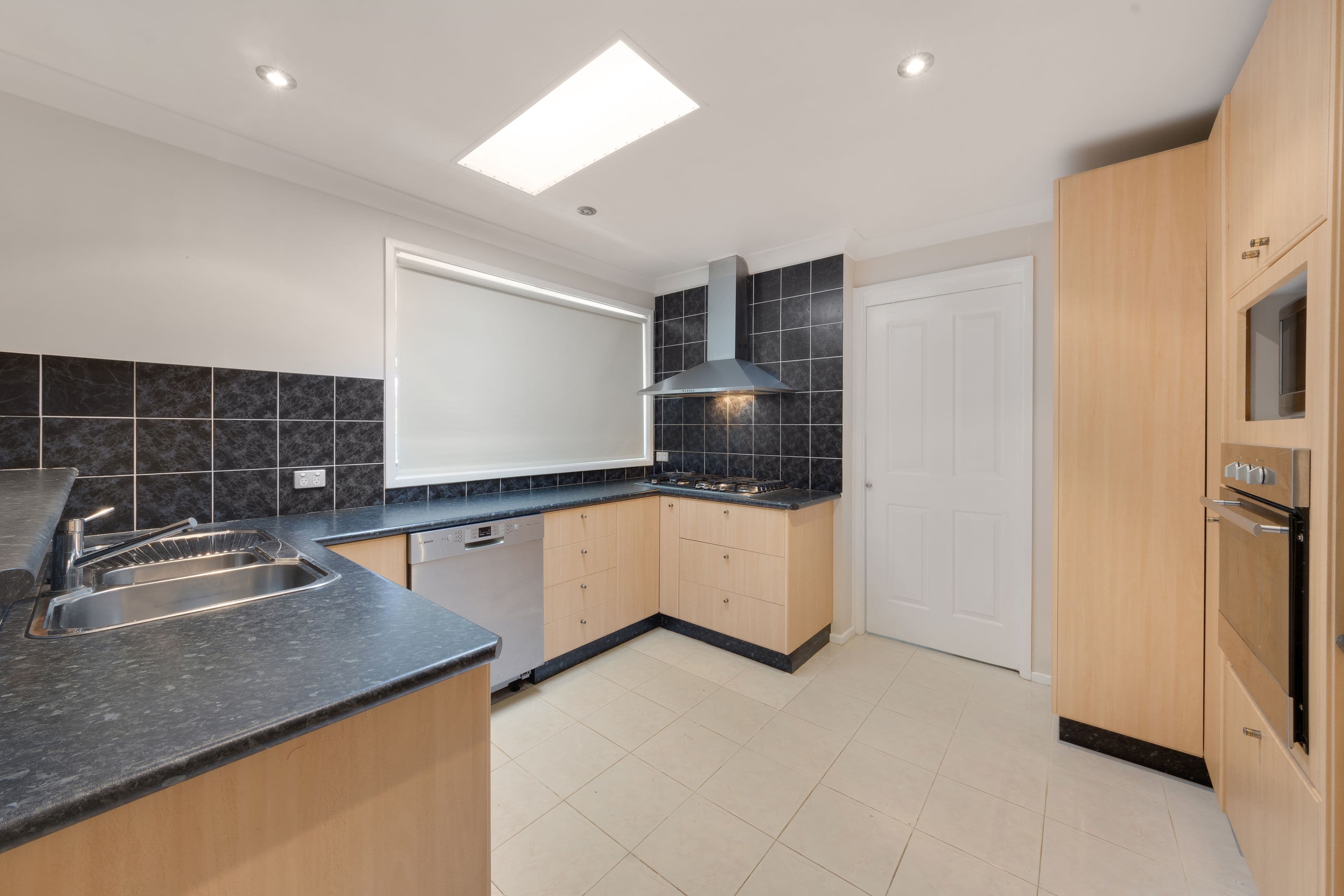 57 Macquarie Avenue, Campbelltown - Thumbnail 4