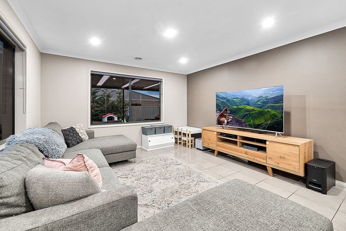 22 Macpherson Circuit, Cranbourne East VIC 3977, Cranbourne East - Thumbnail 2