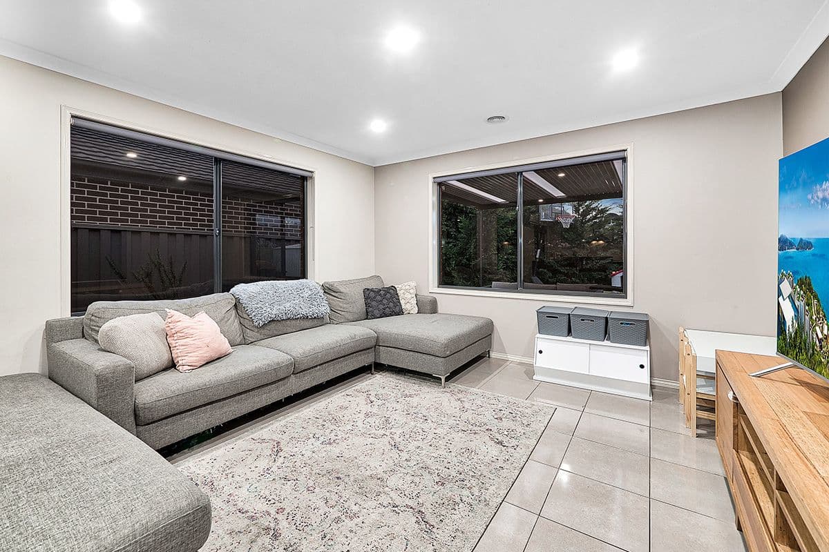 22 Macpherson Circuit, Cranbourne East VIC 3977, Cranbourne East - Thumbnail 3