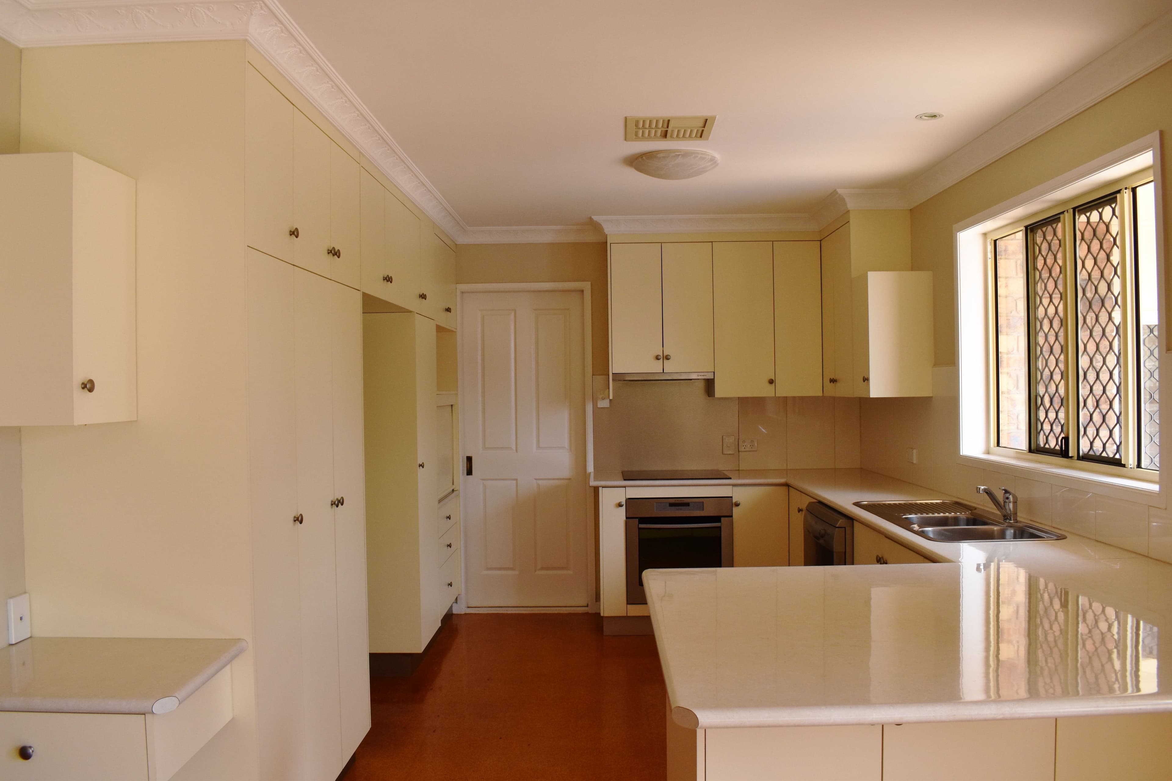 24 Whitchurch Road, Emerald QLD 4720, Emerald - Thumbnail 3