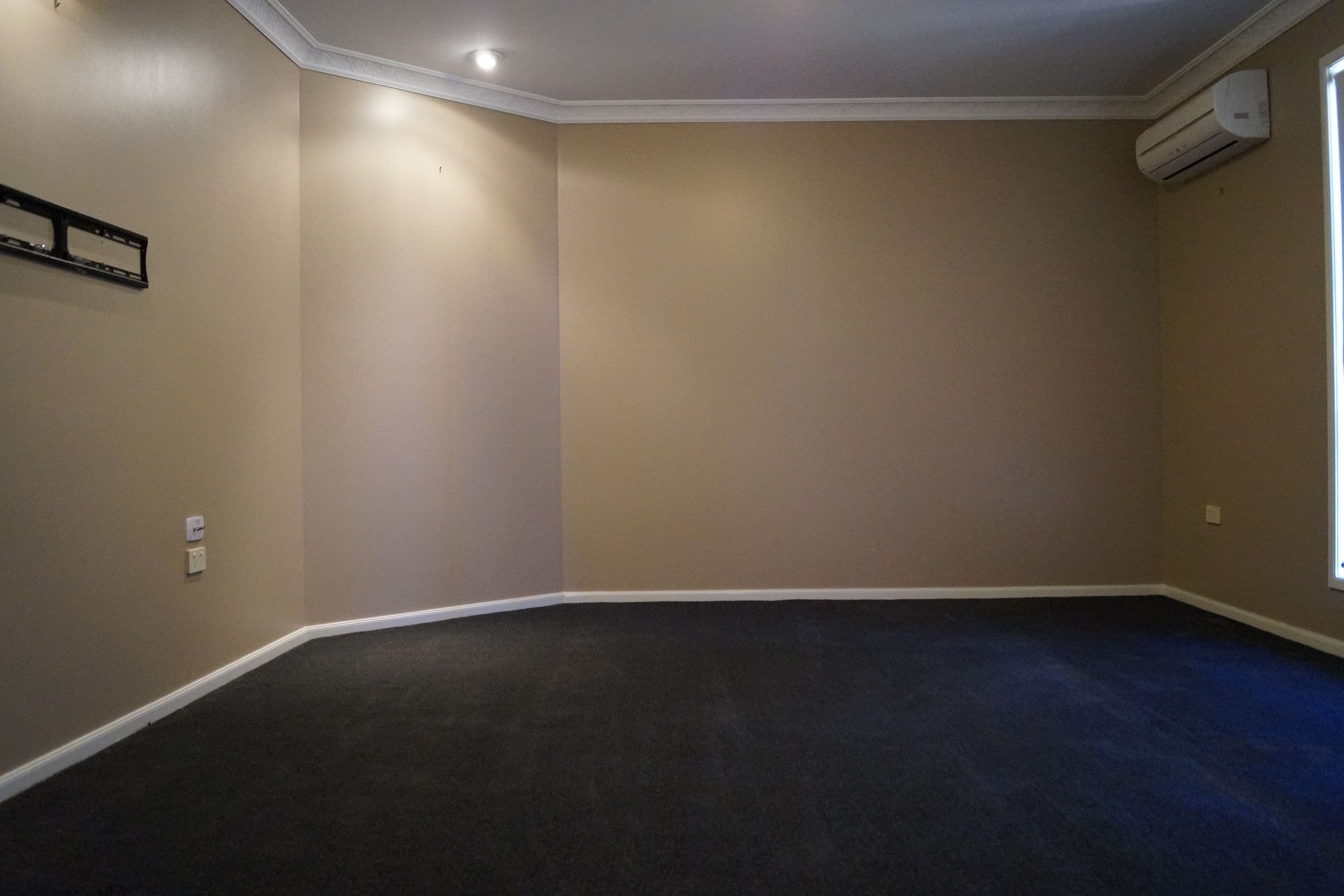 24 Whitchurch Road, Emerald QLD 4720, Emerald - Thumbnail 6