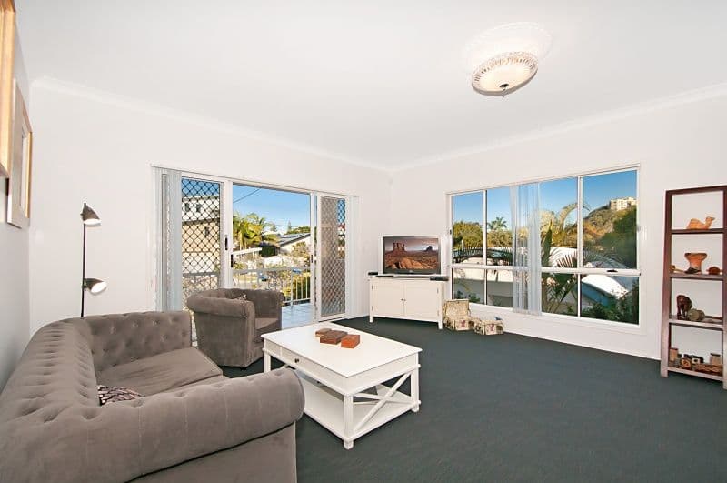 32 Petrel Avenue, MERMAID BEACH QLD 4218, Mermaid Beach - Thumbnail 2