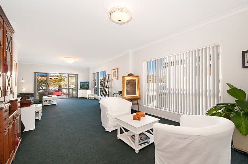 32 Petrel Avenue, MERMAID BEACH QLD 4218, Mermaid Beach - Thumbnail 4