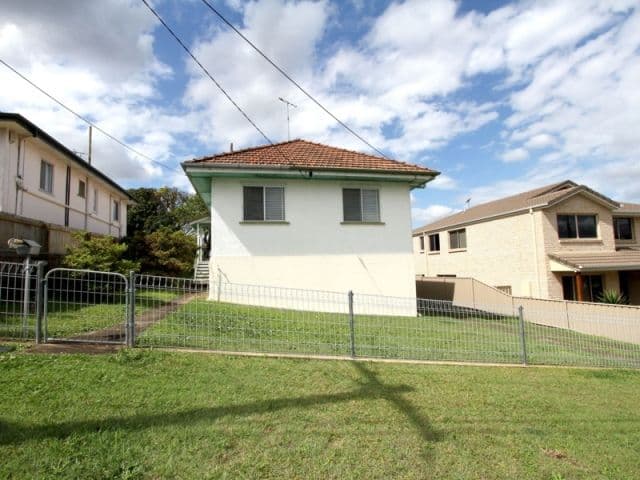 22 Iveagh Avenue, HOLLAND PARK WEST QLD 4121, Holland Park West - Image 1