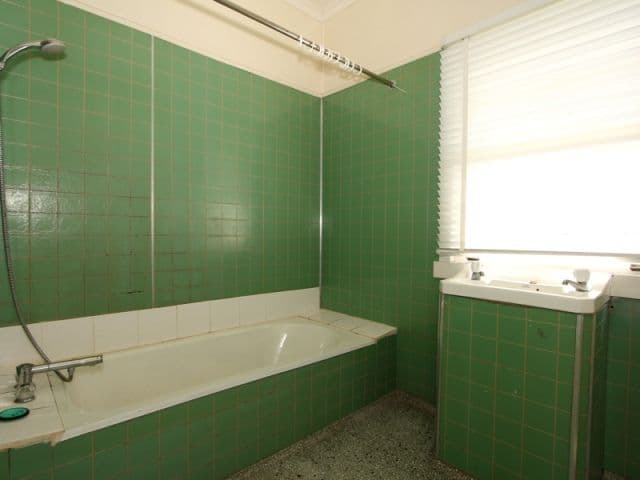 22 Iveagh Avenue, HOLLAND PARK WEST QLD 4121, Holland Park West - Thumbnail 4