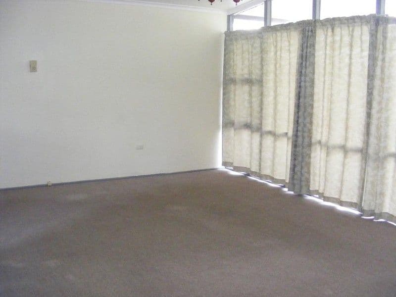 20 Hinemoa Avenue, KILLARNEY VALE NSW 2261, Killarney Vale - Thumbnail 4