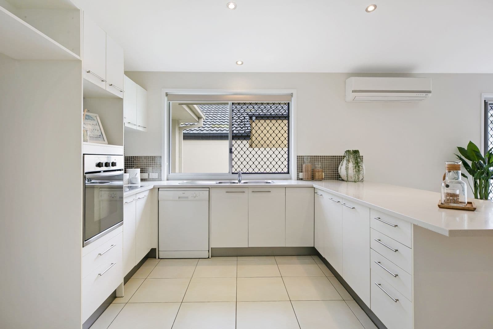 6 Oxford Court, Robina QLD 4226, Robina - Thumbnail 5