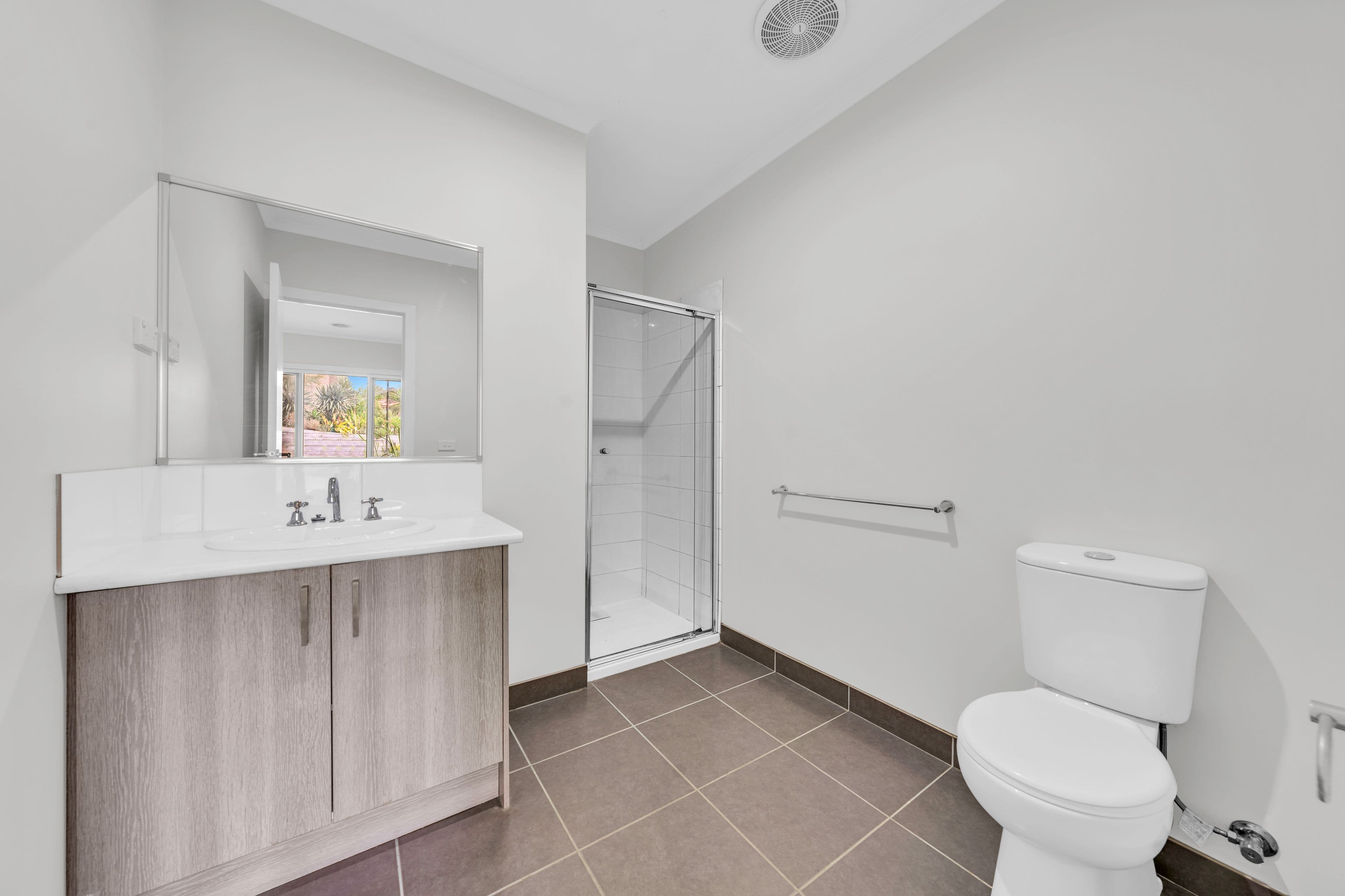 105 Mcmahons Road, Frankston VIC 3199, Frankston - Thumbnail 3