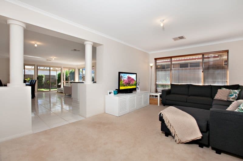 25 Henley Circuit, SEAFORD RISE SA 5169, Seaford Rise - Thumbnail 2