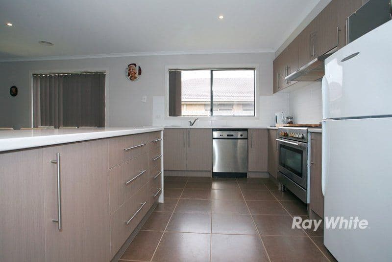 19 Hector Drive, CRANBOURNE VIC 3977, Cranbourne - Thumbnail 3